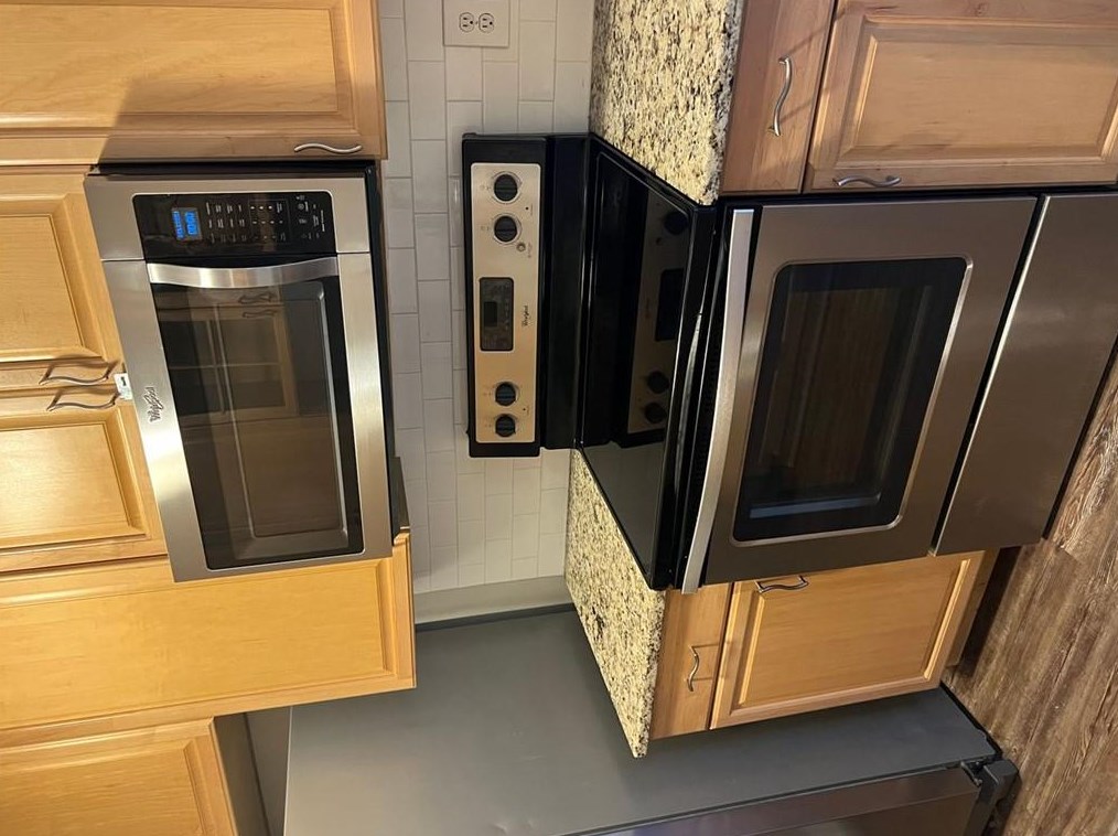 239 Triumph Dr, Atlanta GA  30327-1085 exterior