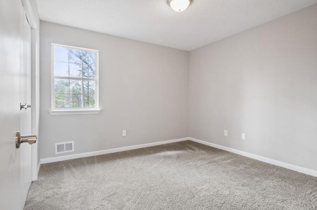 5028 Chadwick Ct, Decatur GA  30035-3627 exterior