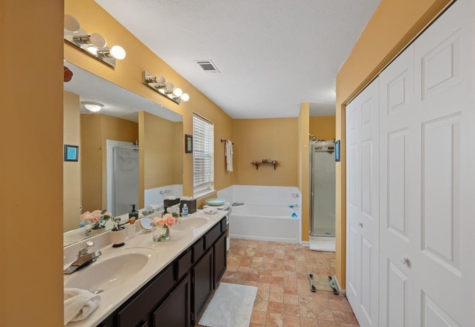 945 Ashbury Heights Ct, Decatur GA  30030-4178 exterior