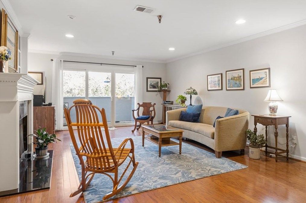 102 Ridley Howard Ct, Decatur GA  30030-2374 exterior