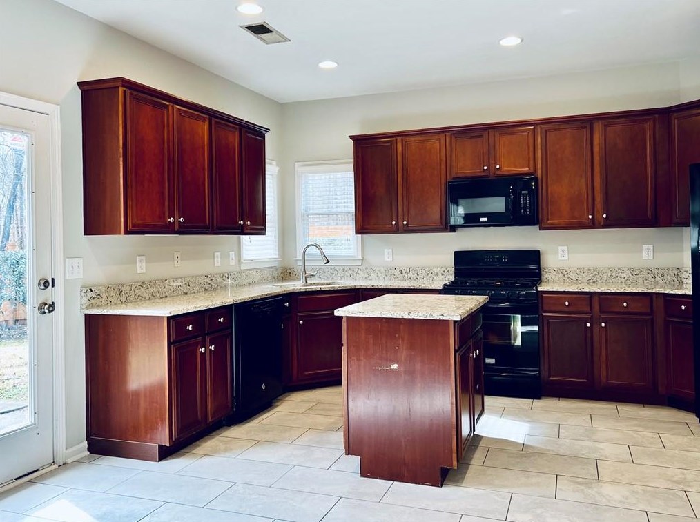 155 Homestead Dr, Dallas GA  30157-4638 exterior