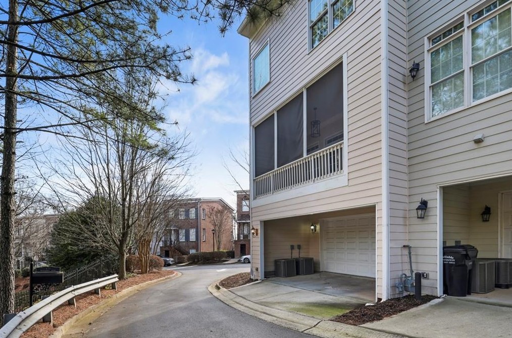 972 Persimmon Pt, Atlanta GA  30328-4503 exterior