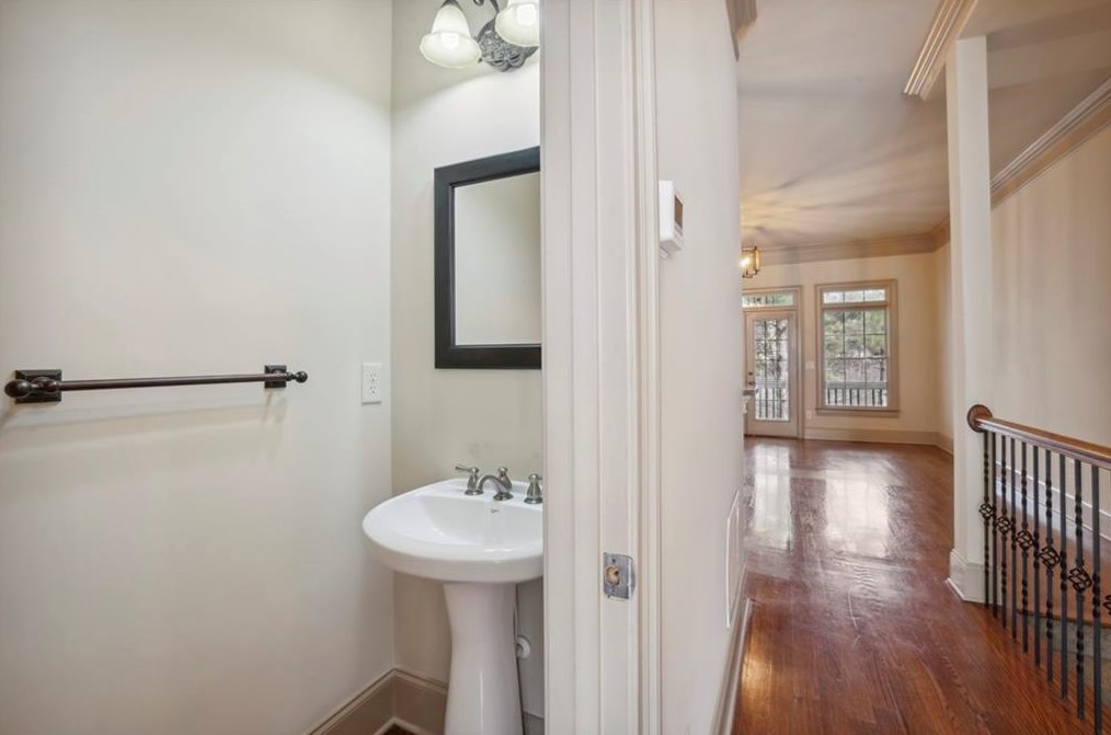 972 Persimmon Pt, Atlanta GA  30328-4503 exterior