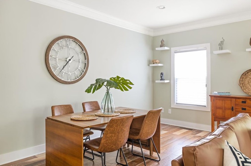 1333 Oakview Rd, Decatur GA  30030-4200 exterior