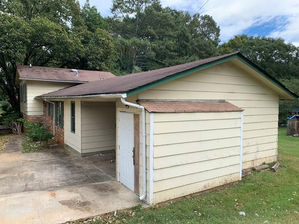 4395 John Wesley Dr, Decatur GA  30035-2145 exterior