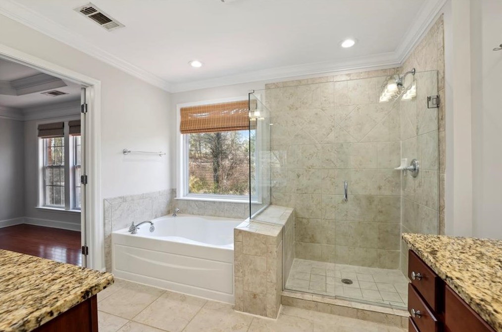2836 Overlook Ct, Atlanta GA  30324-7503 exterior