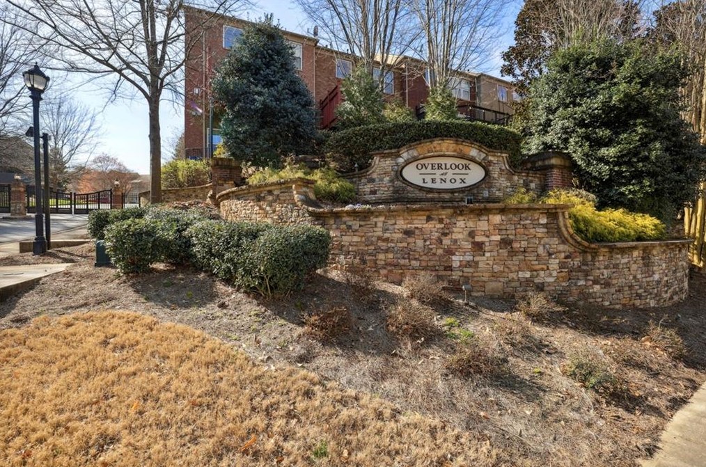 2836 Overlook Ct, Atlanta GA  30324-7503 exterior