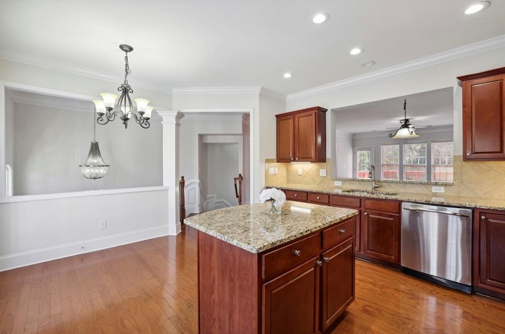2836 Overlook Ct, Atlanta GA  30324-7503 exterior