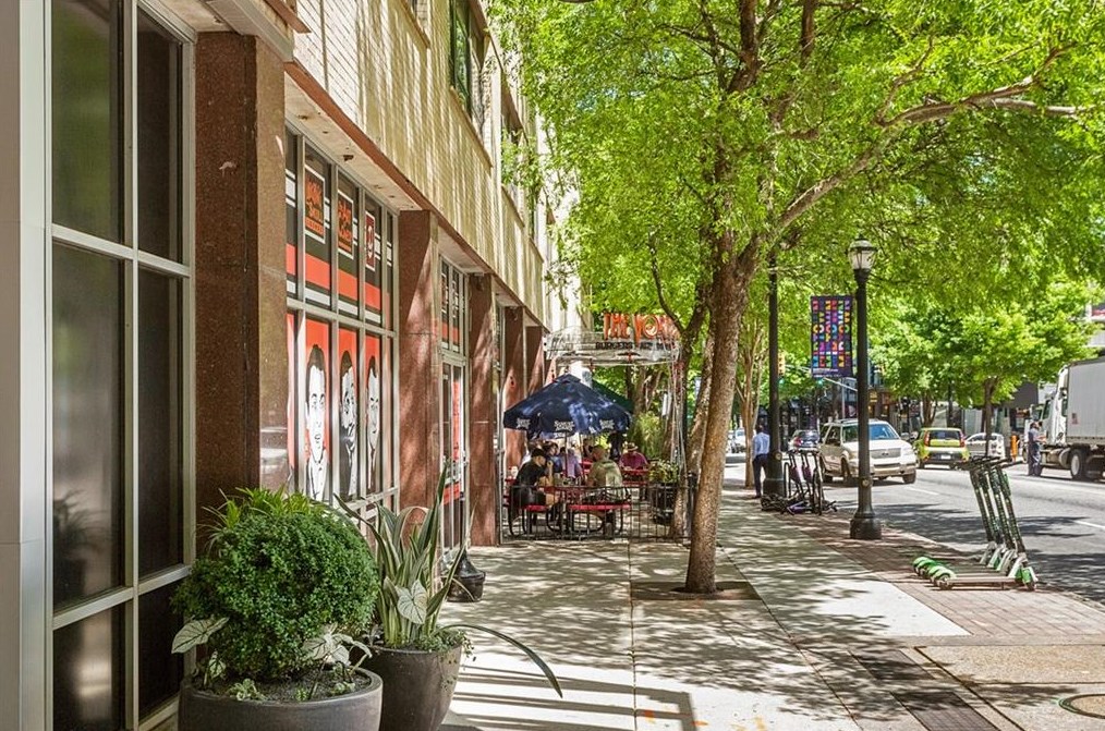 800 Peachtree St, Atlanta GA  30308-1258 exterior