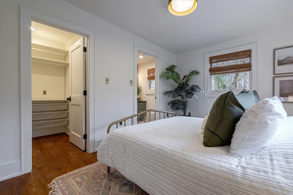 141 Watson Cir, Atlanta GA  30317-2616 exterior