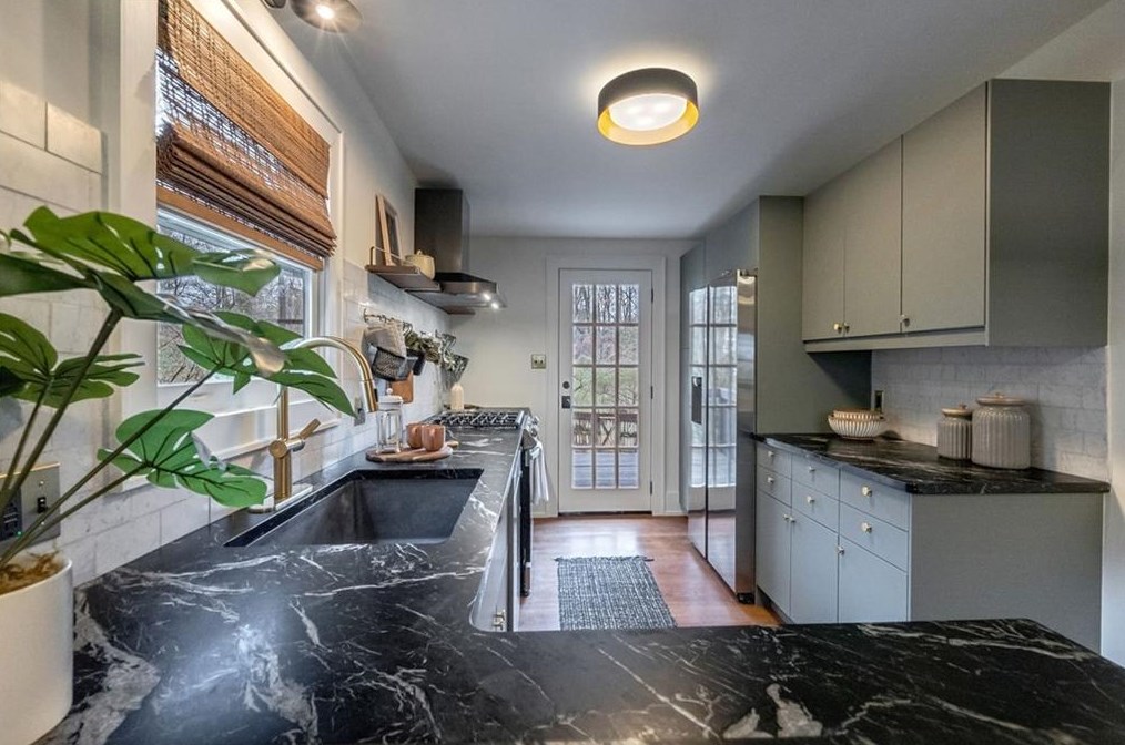 141 Watson Cir, Atlanta GA  30317-2616 exterior