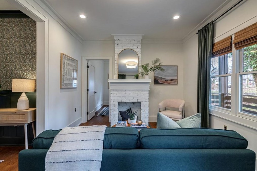 141 Watson Cir, Atlanta GA  30317-2616 exterior