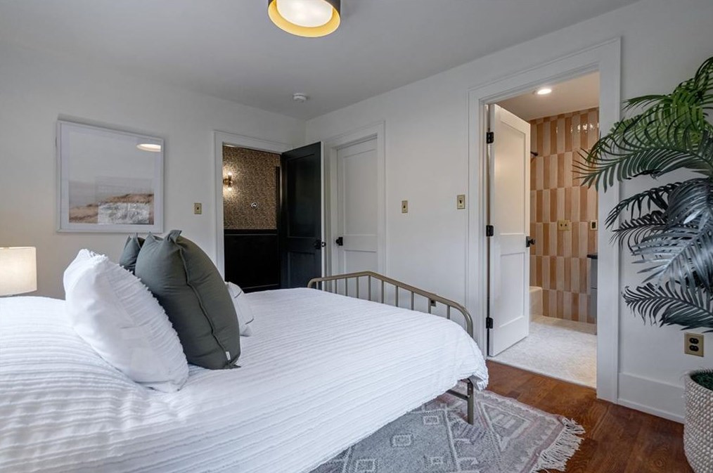 141 Watson Cir, Atlanta GA  30317-2616 exterior