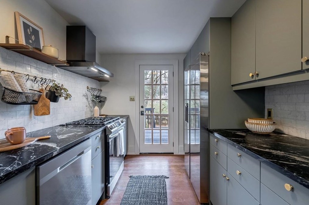 141 Watson Cir, Atlanta GA  30317-2616 exterior