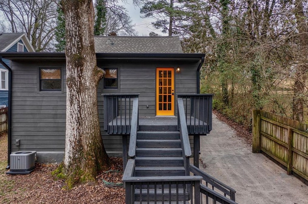 141 Watson Cir, Atlanta GA  30317-2616 exterior