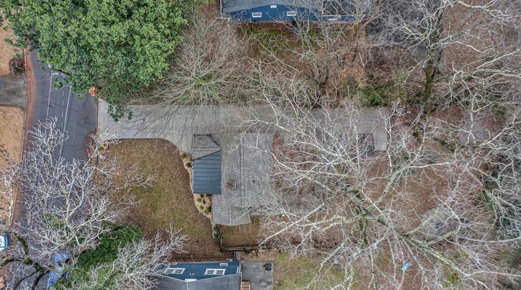 141 Watson Cir, Atlanta GA  30317-2616 exterior