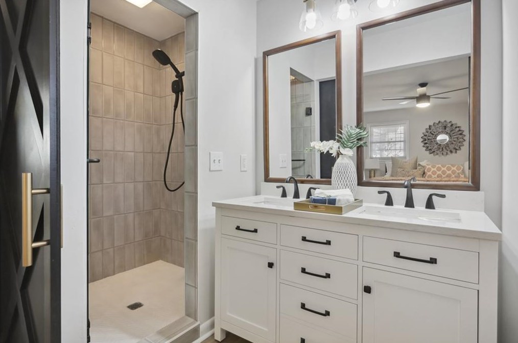 3710 Hickory Cir, Smyrna GA  30080-5618 exterior