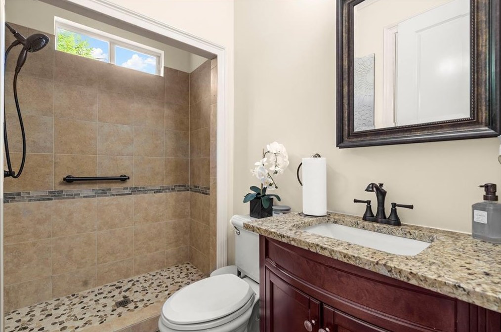 1525 Glenhaven Way, Lawrenceville GA  30043-4938 exterior