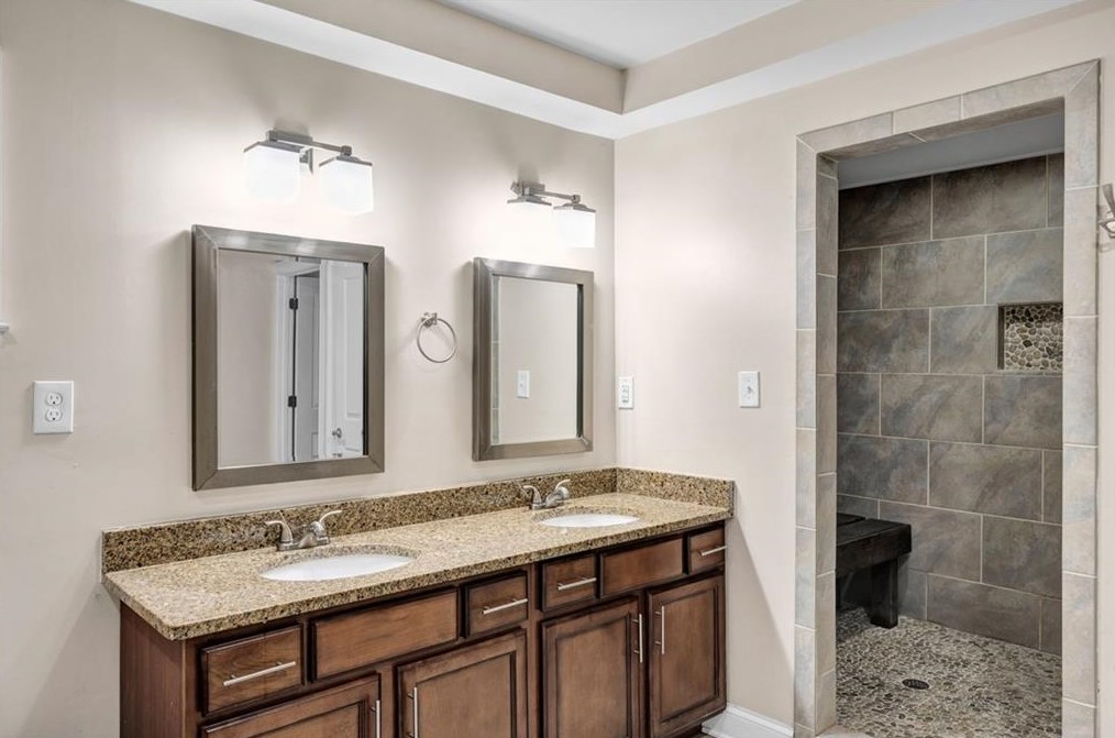 3165 Leeland Rd, Decatur GA  30032-2838 exterior