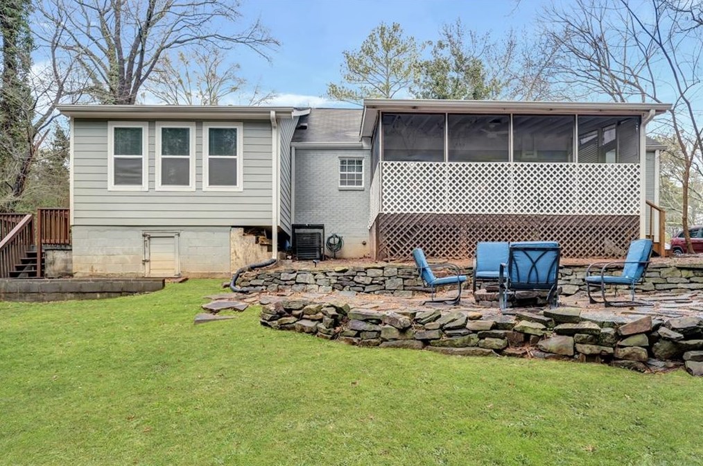 3165 Leeland Rd, Decatur GA  30032-2838 exterior