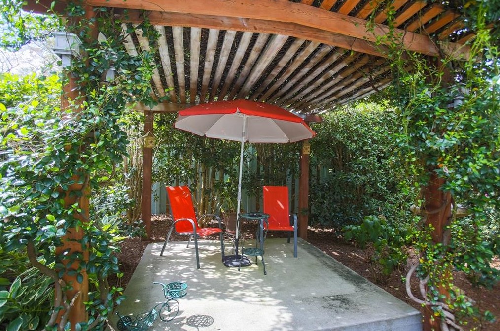 2484 Lavista Rd, Decatur GA  30033-1921 exterior