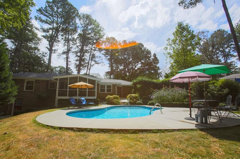 2484 Lavista Rd, Decatur GA  30033-1921 exterior