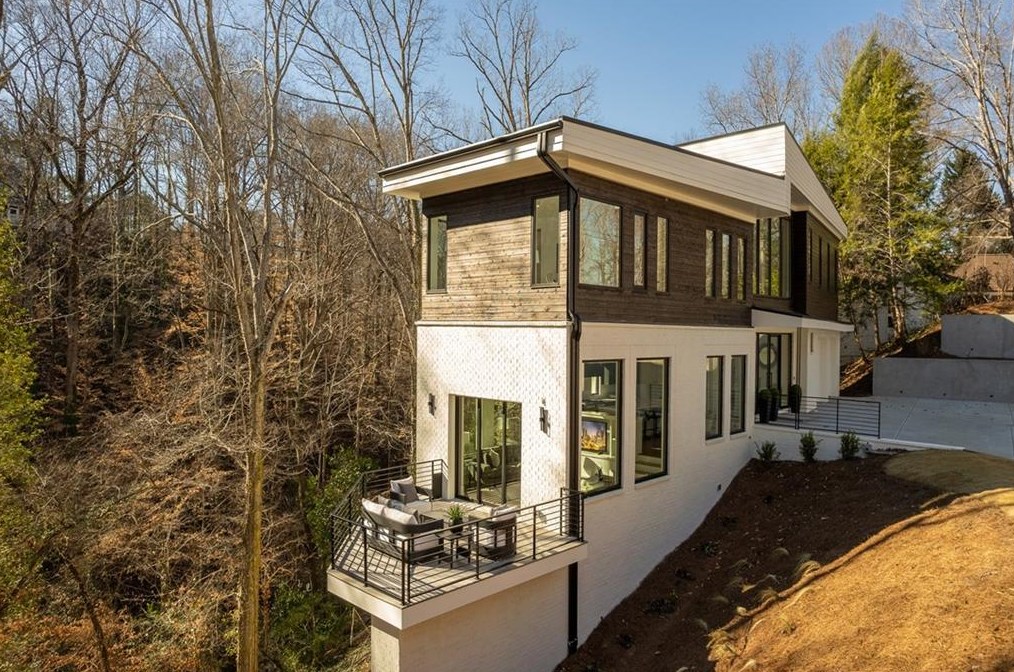 4880 Rebel Trl, Atlanta GA  30327 exterior