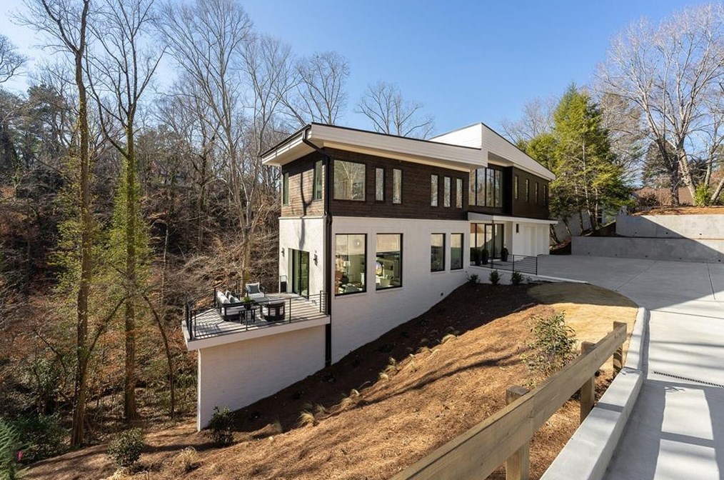 4880 Rebel Trl, Atlanta GA  30327 exterior