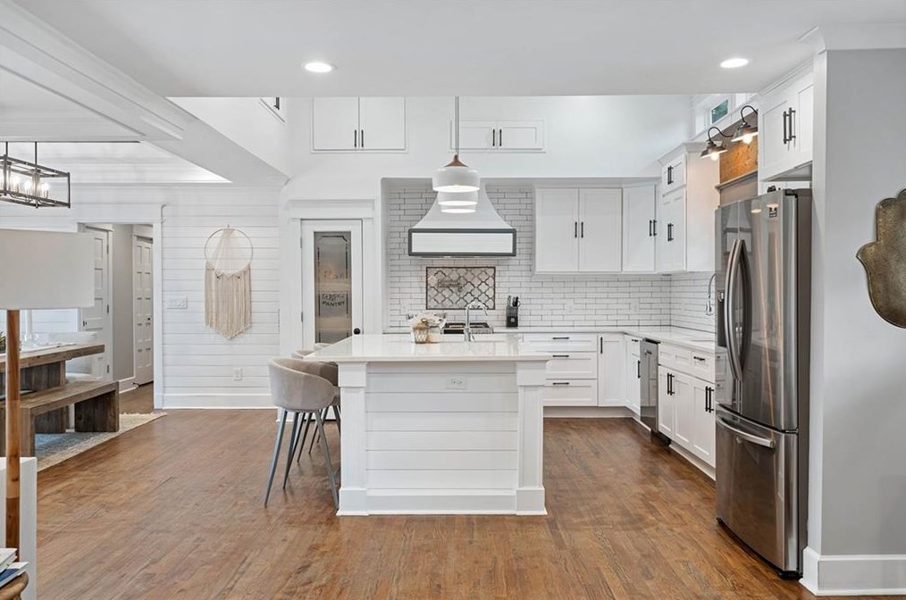 5608 Sherrell Dr, Atlanta GA  30342-1307 exterior