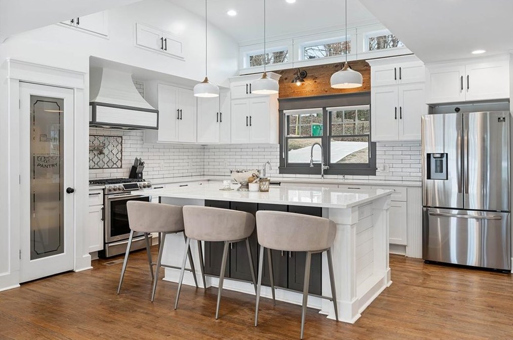 5608 Sherrell Dr, Atlanta GA  30342-1307 exterior