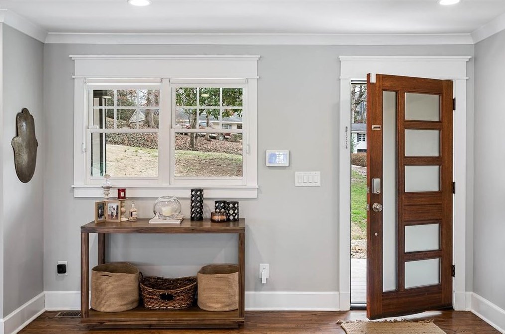 5608 Sherrell Dr, Atlanta GA  30342-1307 exterior