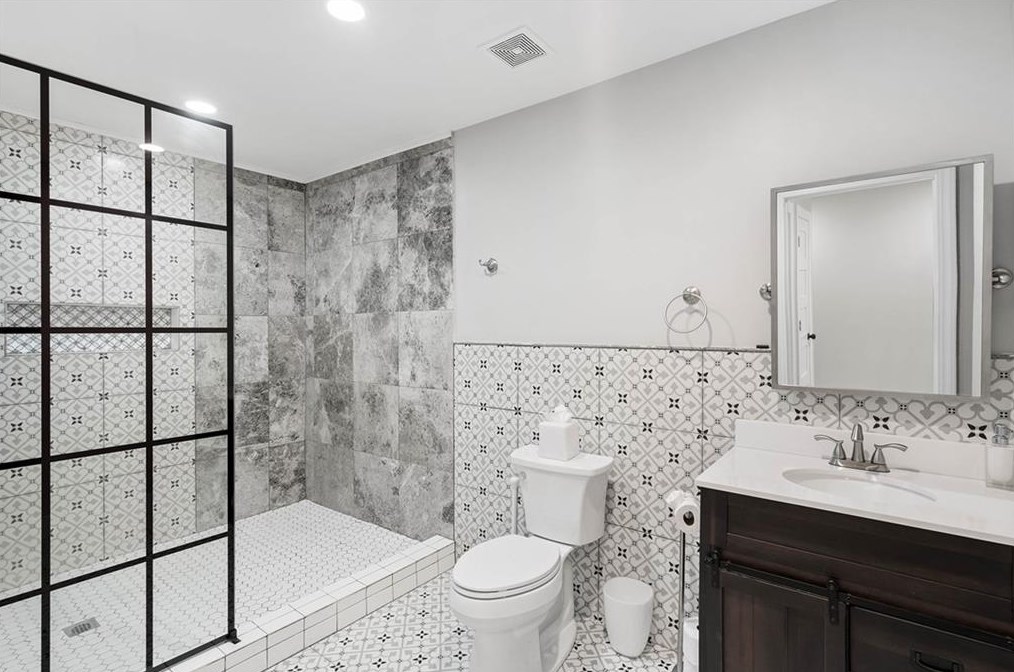 5608 Sherrell Dr, Atlanta GA  30342-1307 exterior