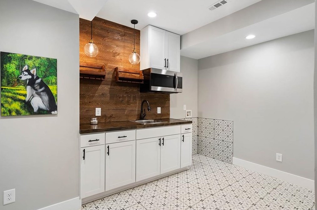 5608 Sherrell Dr, Atlanta GA  30342-1307 exterior