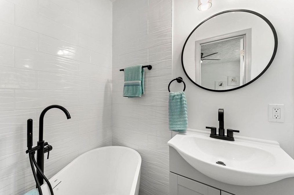 1223 Sanden Ferry Dr, Decatur GA  30033-3345 exterior