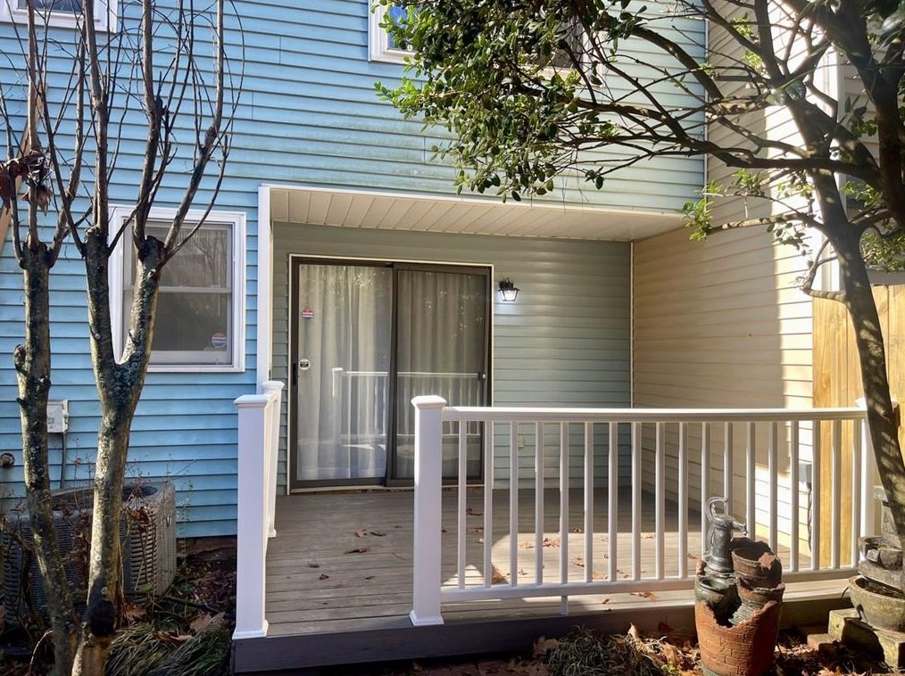 692 Stratford Green Way, Avondale Est GA  30002-1367 exterior