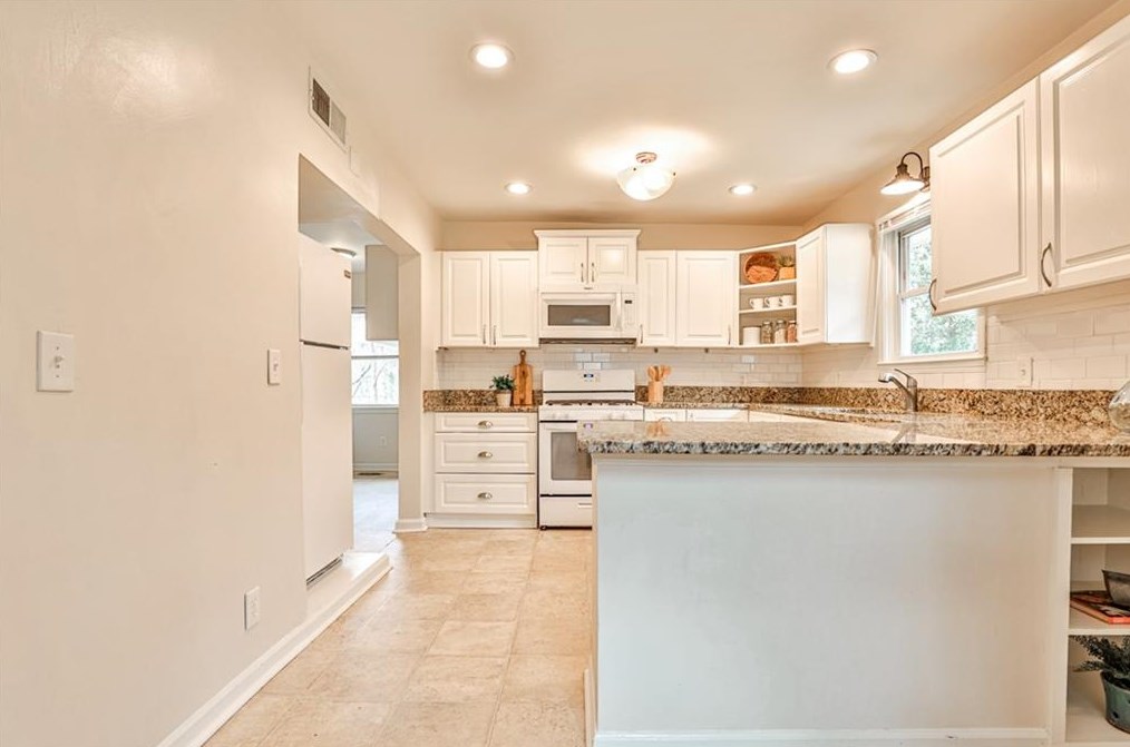 1495 Woodfern Dr, Decatur GA  30030-4532 exterior