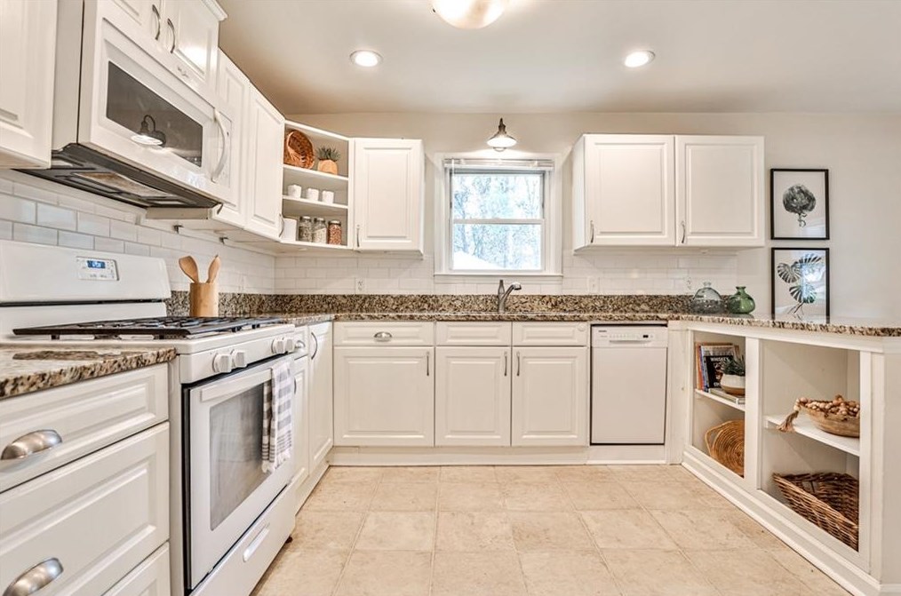 1495 Woodfern Dr, Decatur GA  30030-4532 exterior