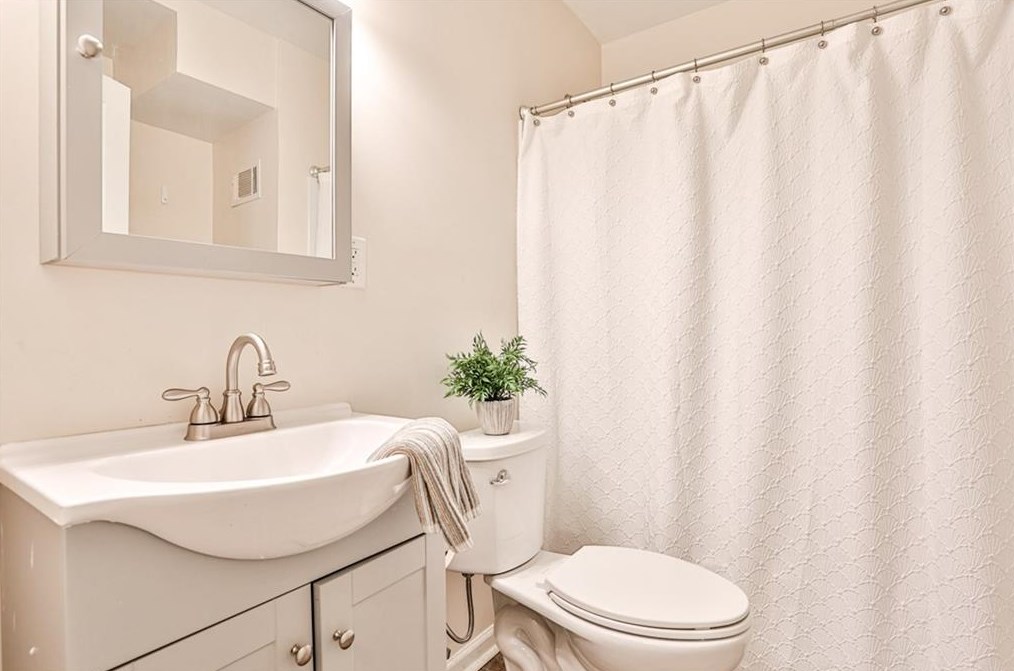 1495 Woodfern Dr, Decatur GA  30030-4532 exterior