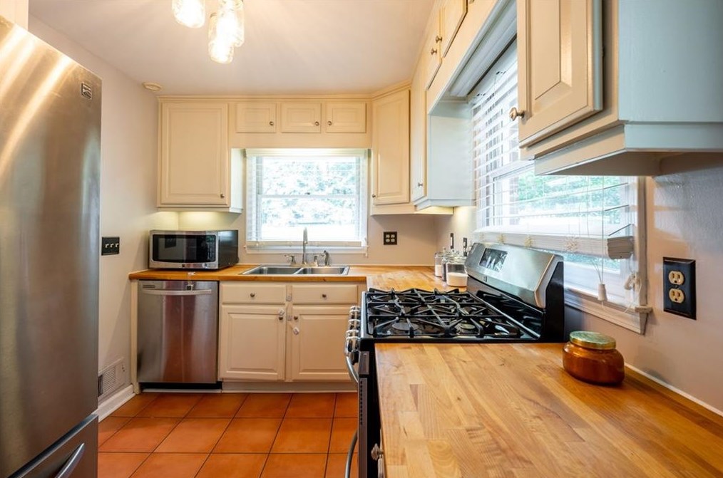 1000 Gaylemont Cir, Decatur GA  30033-4813 exterior