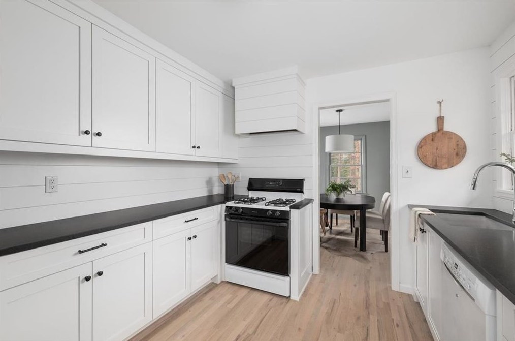 812 Larry Ln, Decatur GA  30033-4819 exterior