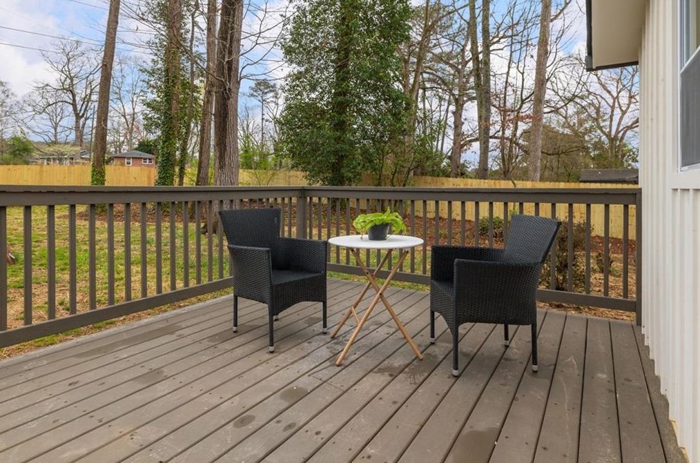 812 Larry Ln, Decatur GA  30033-4819 exterior