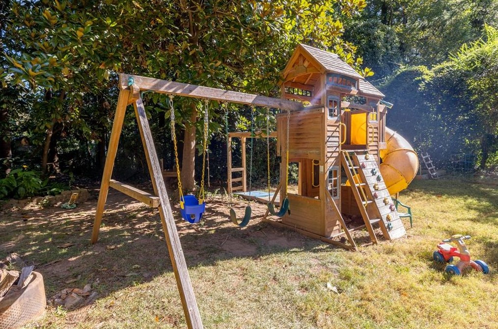 2354 Wineleas Rd, Decatur GA  30033-5519 exterior