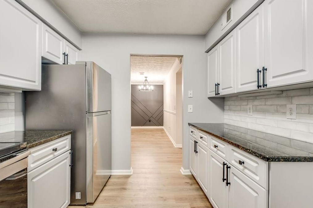 1605 Beaumont Cir, Duluth GA  30096-2676 exterior
