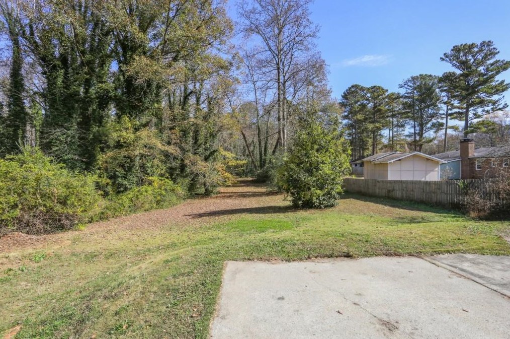 300 Plantation Rd, Smyrna GA  30082-3049 exterior