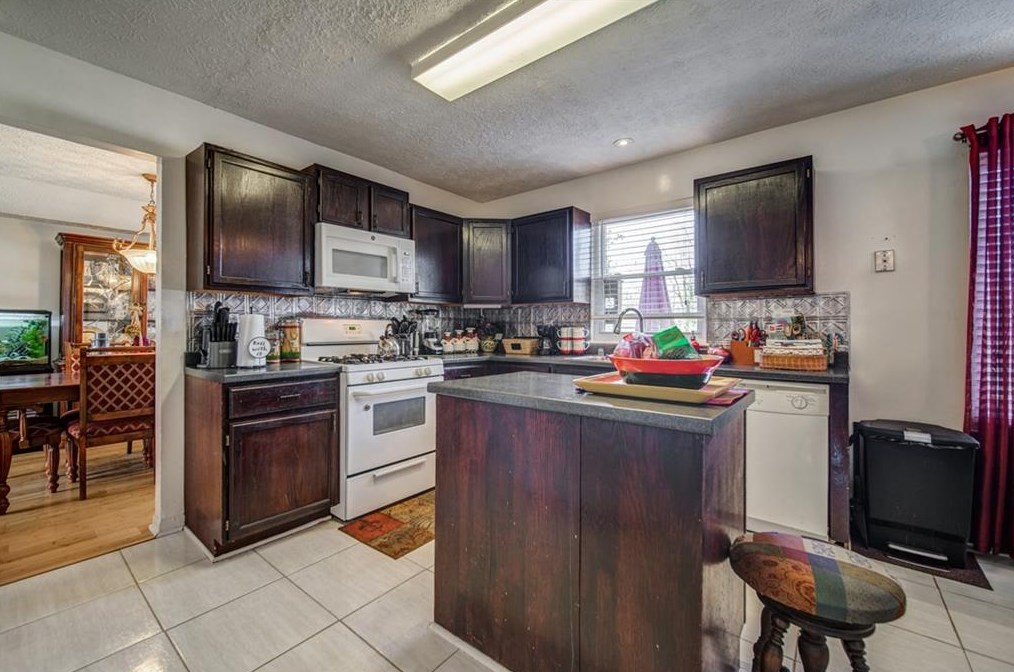 4422 Wellington Ter, Decatur GA  30035-4243 exterior