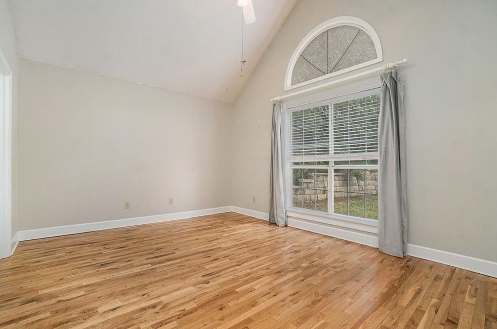 1067 Ashbury Dr, Decatur GA  30030-4171 exterior