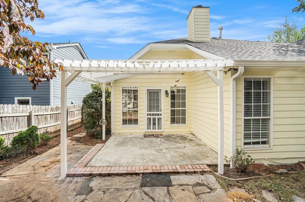 1067 Ashbury Dr, Decatur GA  30030-4171 exterior