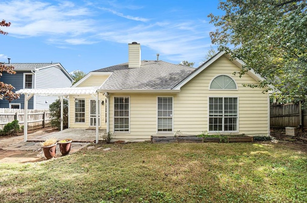 1067 Ashbury Dr, Decatur GA  30030-4171 exterior