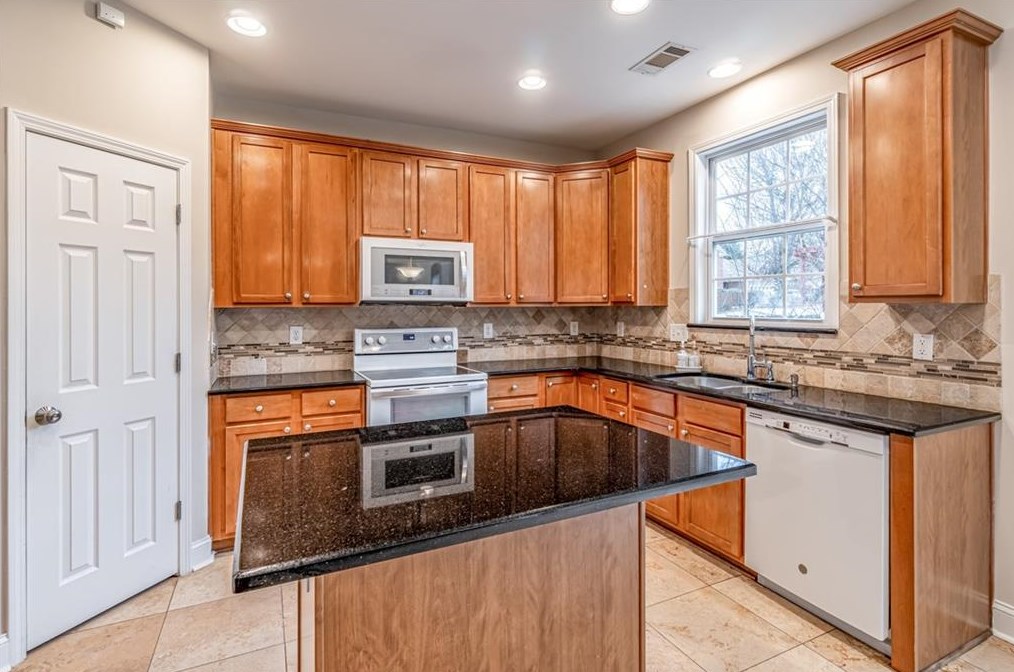 3317 Drayton Manor Run, Lawrenceville GA  30046-9408 exterior