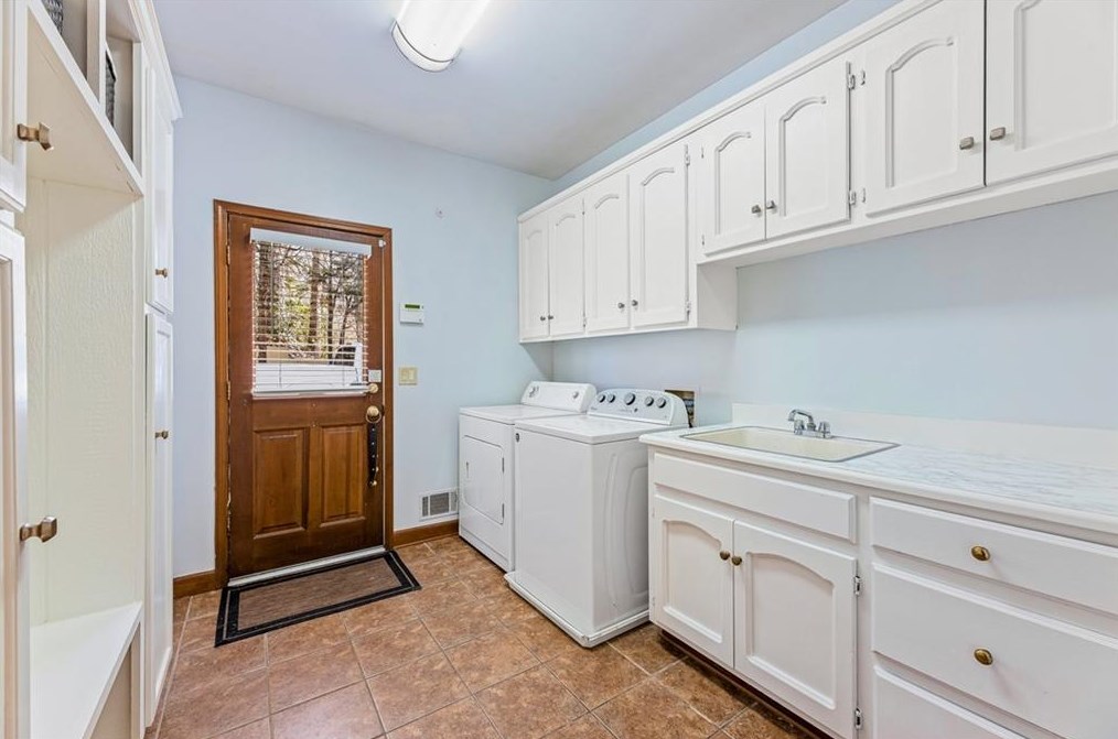 8415 Valemont Dr, Atlanta GA  30350-2847 exterior
